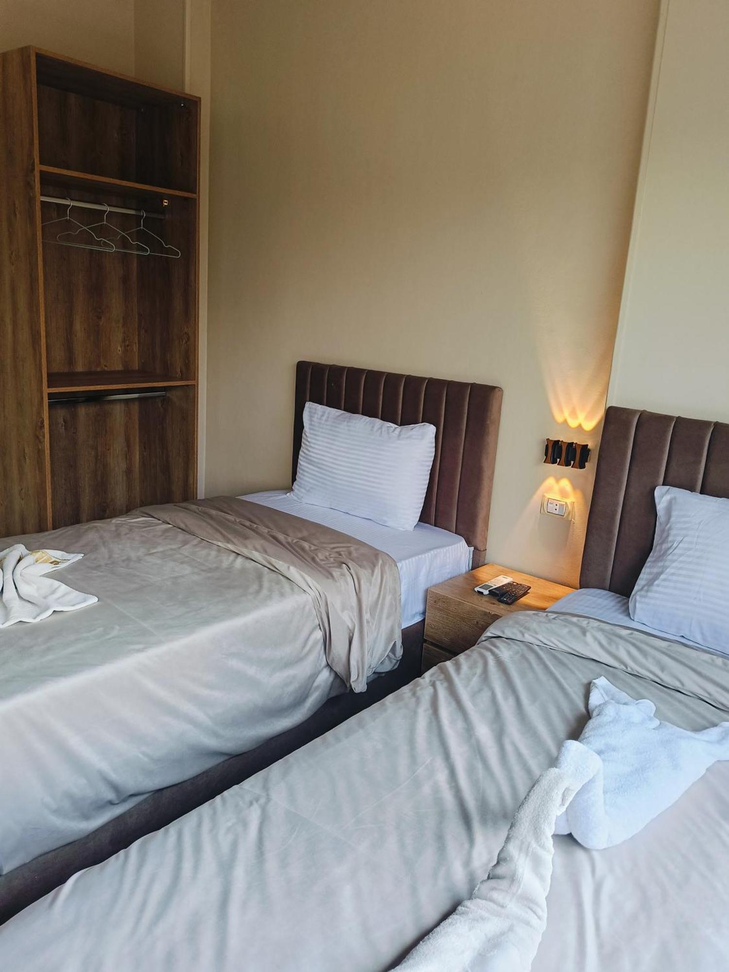 Magic Golden Pyramids View Hotel Kafrat al Jabal ภายนอก รูปภาพ